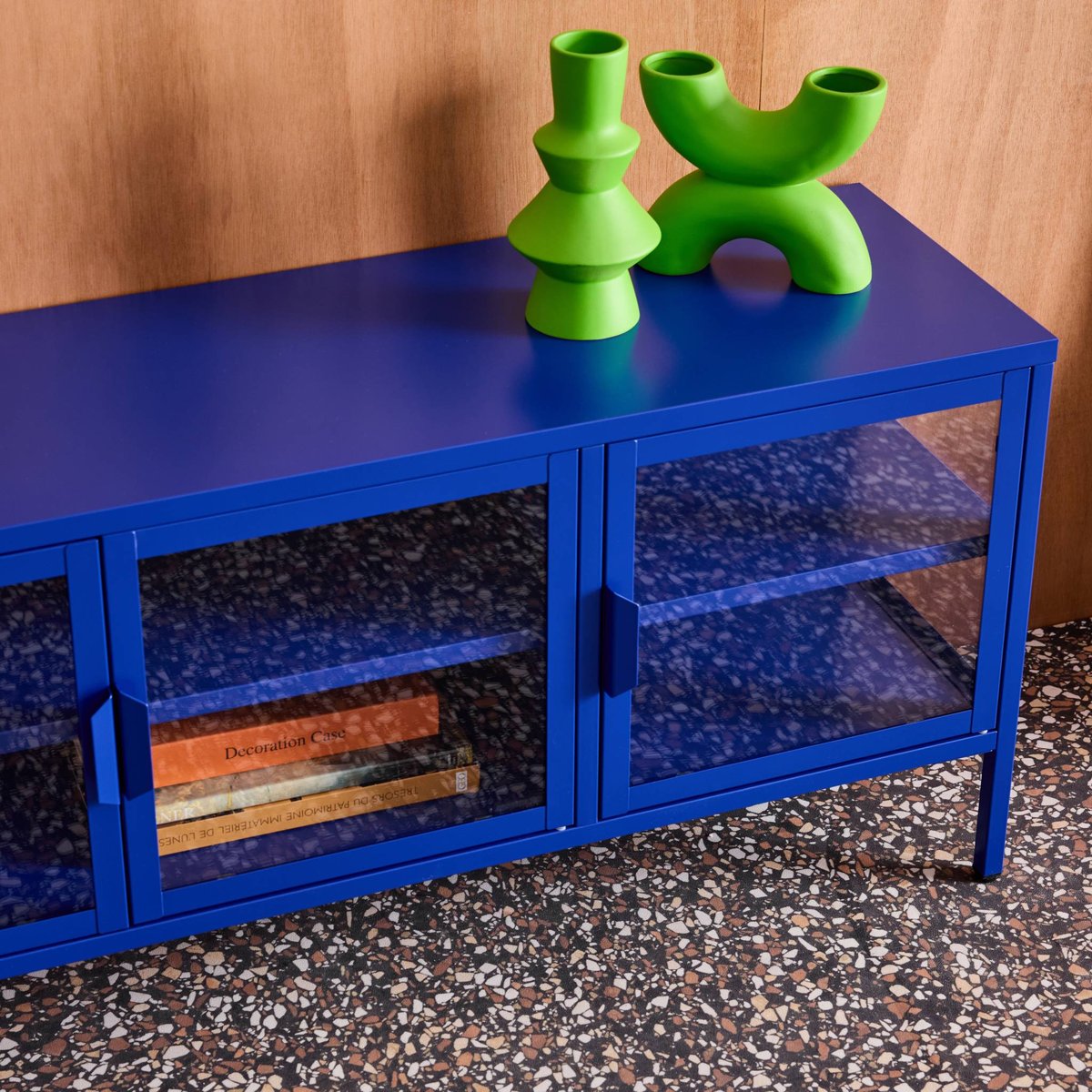 Meuble TV industriel métal et verre trempé 3 portes 120cm ARKANSAS bleu, SWEEEK