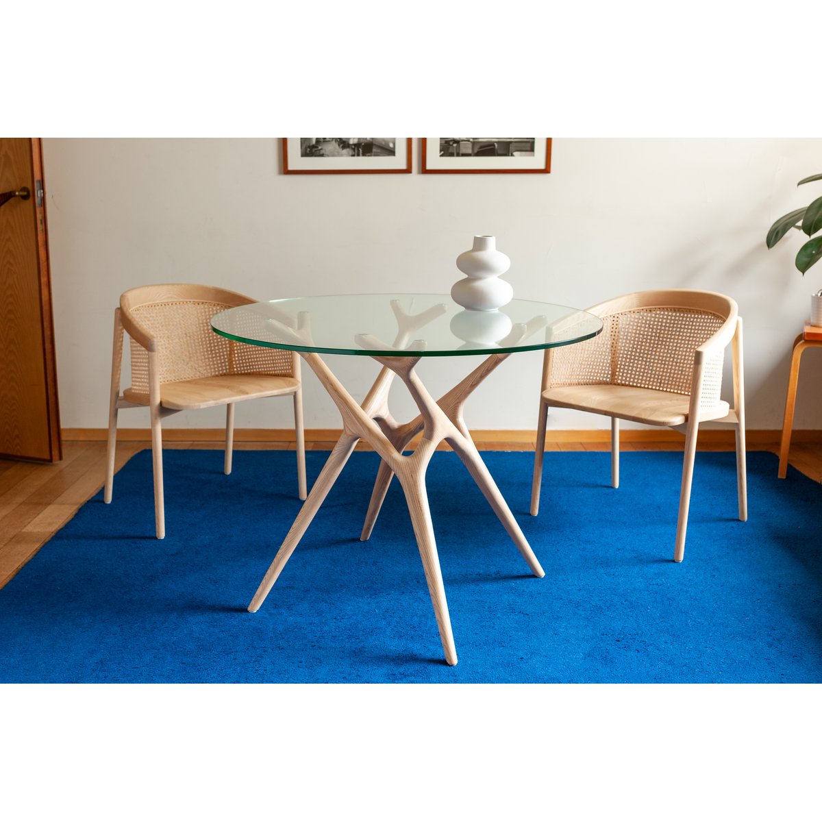 Table ronde en verre et frêne massif 6 personnes SYLVAE bois clair, PRODUIT INTERIEUR BRUT