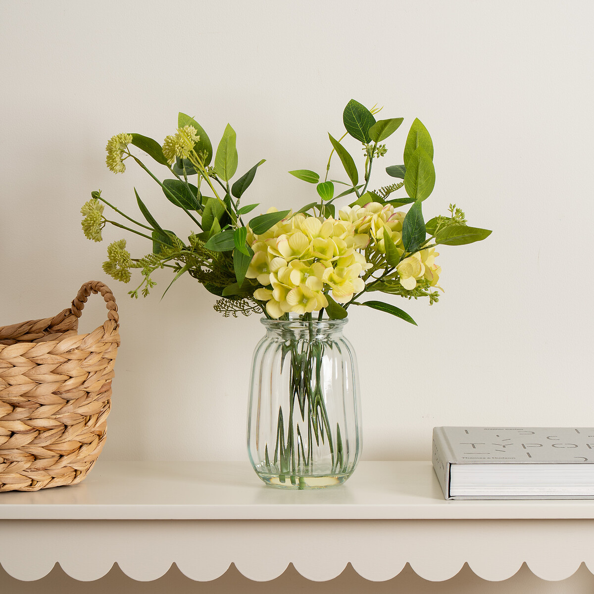 Hydrangea Arrangement in Glass Vase green, SO'HOME