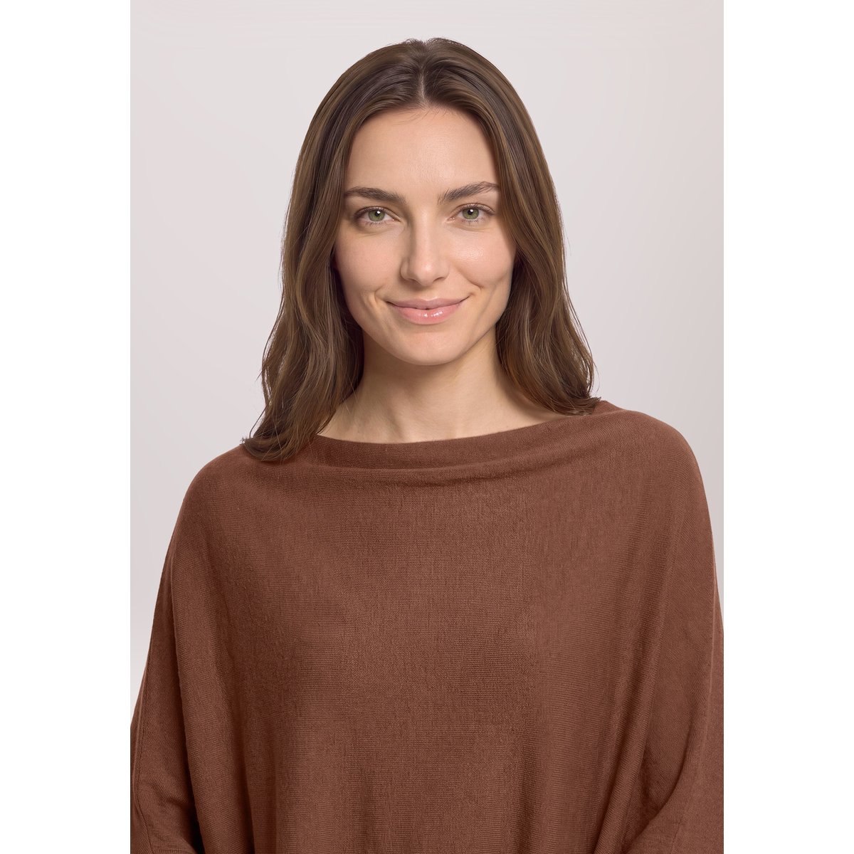 Poncho en maille à franges dark coffee, BETTY BARCLAY