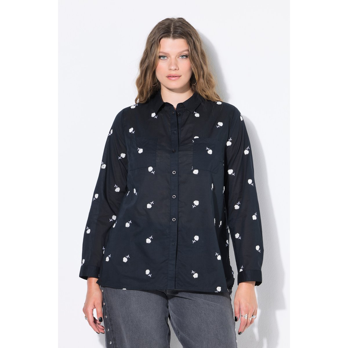 Chemisier coupe Boxy et broderie florale noir, STUDIO UNTOLD
