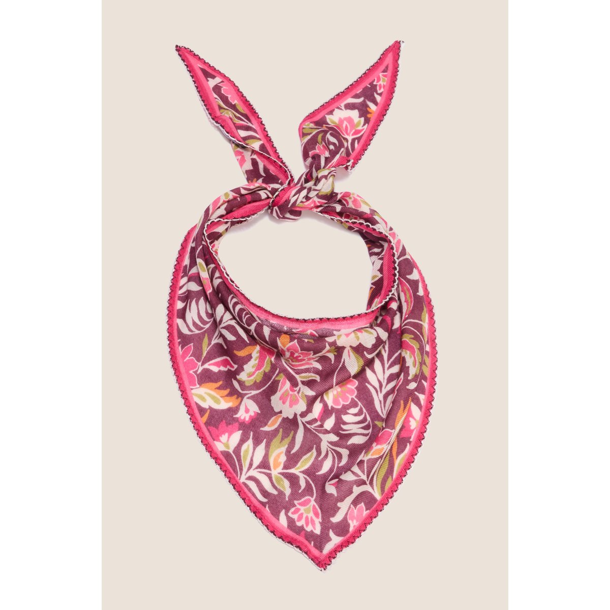 Foulard rose, BREAL