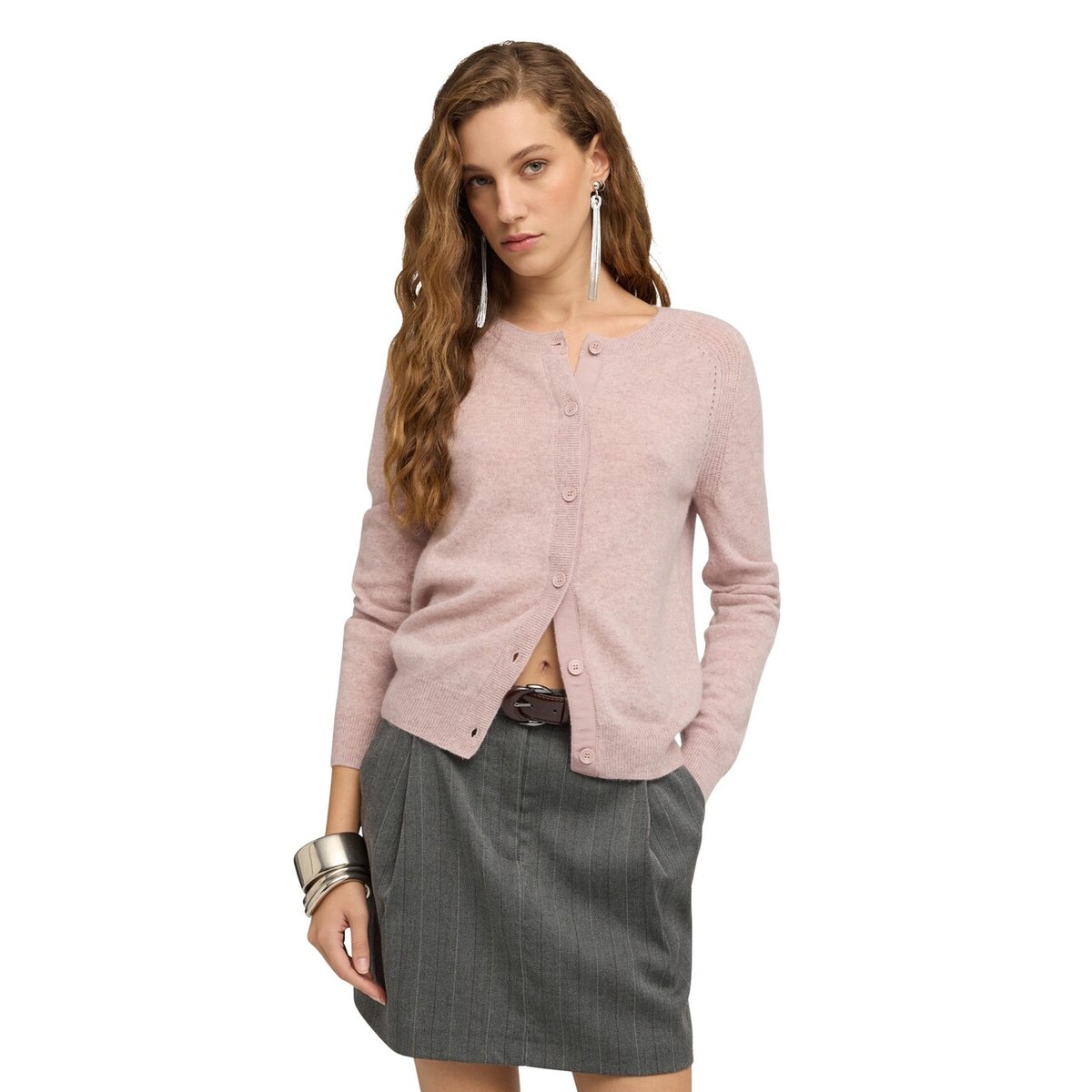 Cardigan gris, MOTIVI