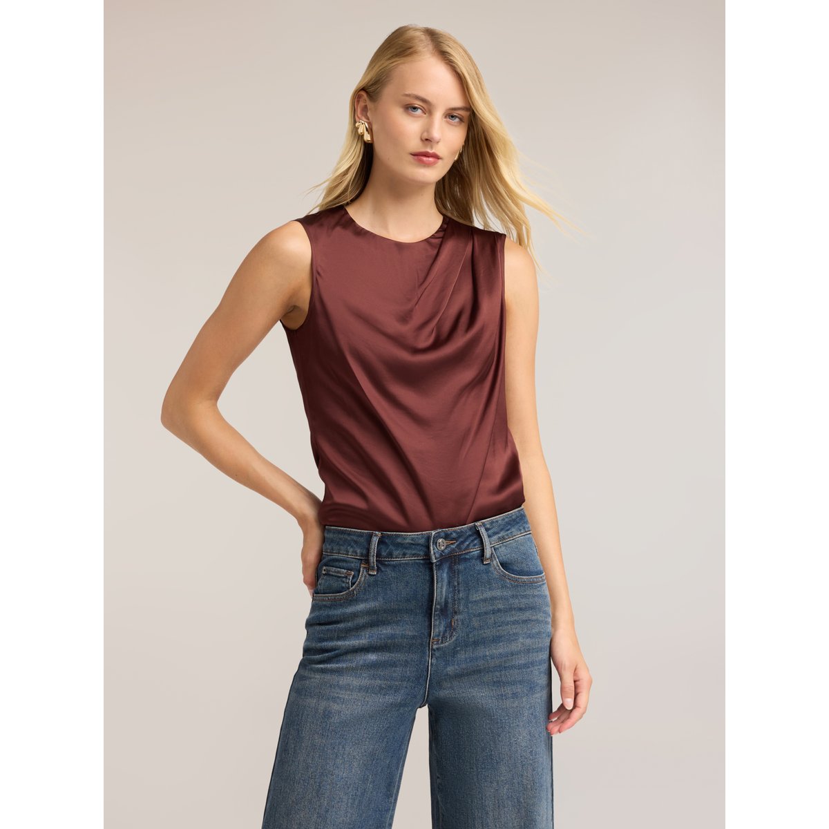 Top avec drapé asymétrique marron, MOTIVI