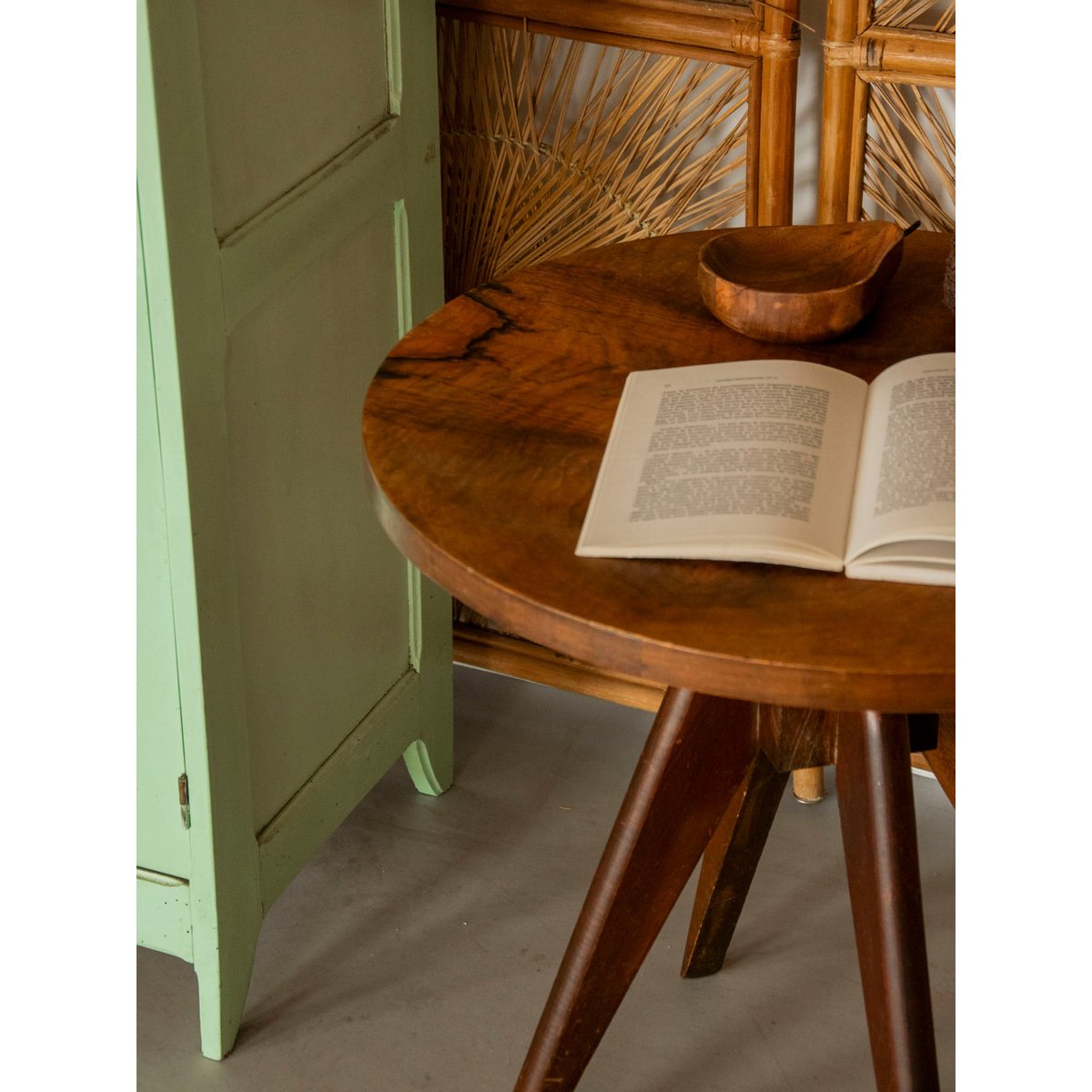 Table basse au bois brut Donna N°1539 - Bon état bois foncé, DEBONGOUT