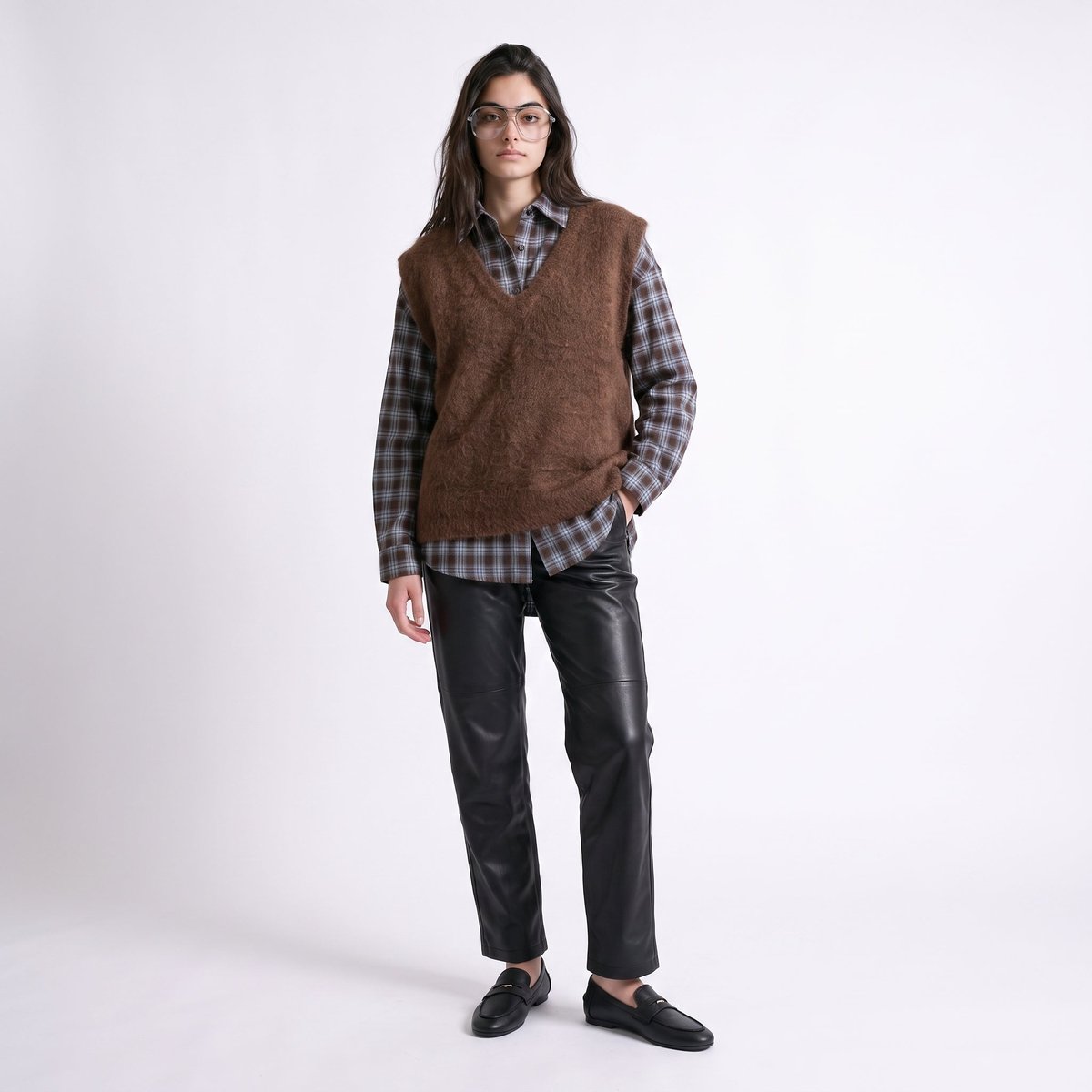 Pull sans manches col en V maille duveteuse MARIA brown, ARTLOVE