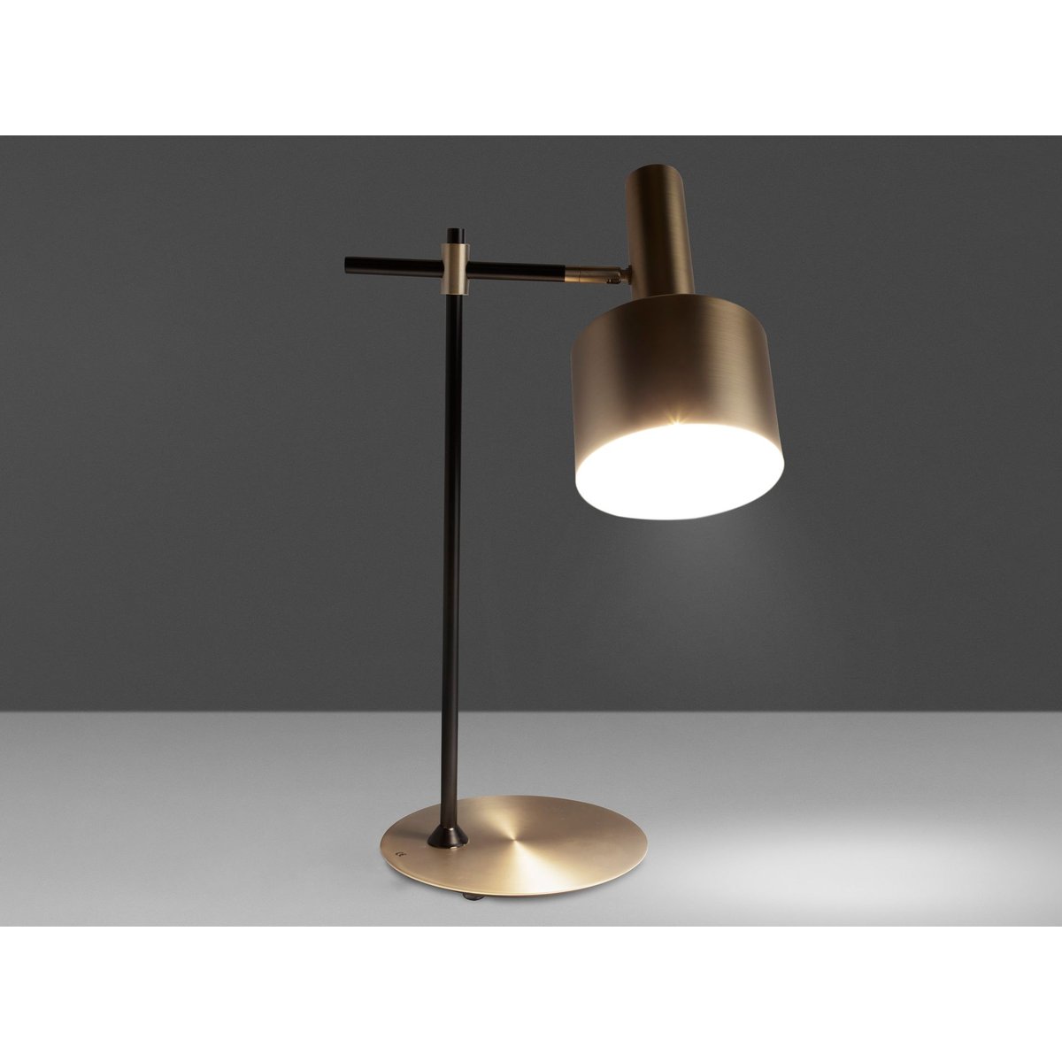 Lampe de bureau en aluminium doré et acier noir gold, ANGEL CERDA