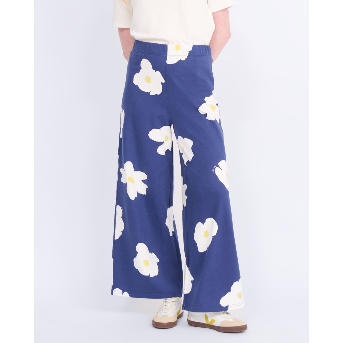 Pantalon en coton bio grandes fleurs bleu encre, EMOI EMOI