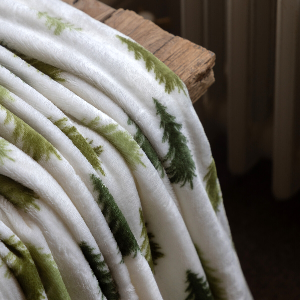 Tree Grove Tree Printed Fleece Throw brown , ÉDITÉ