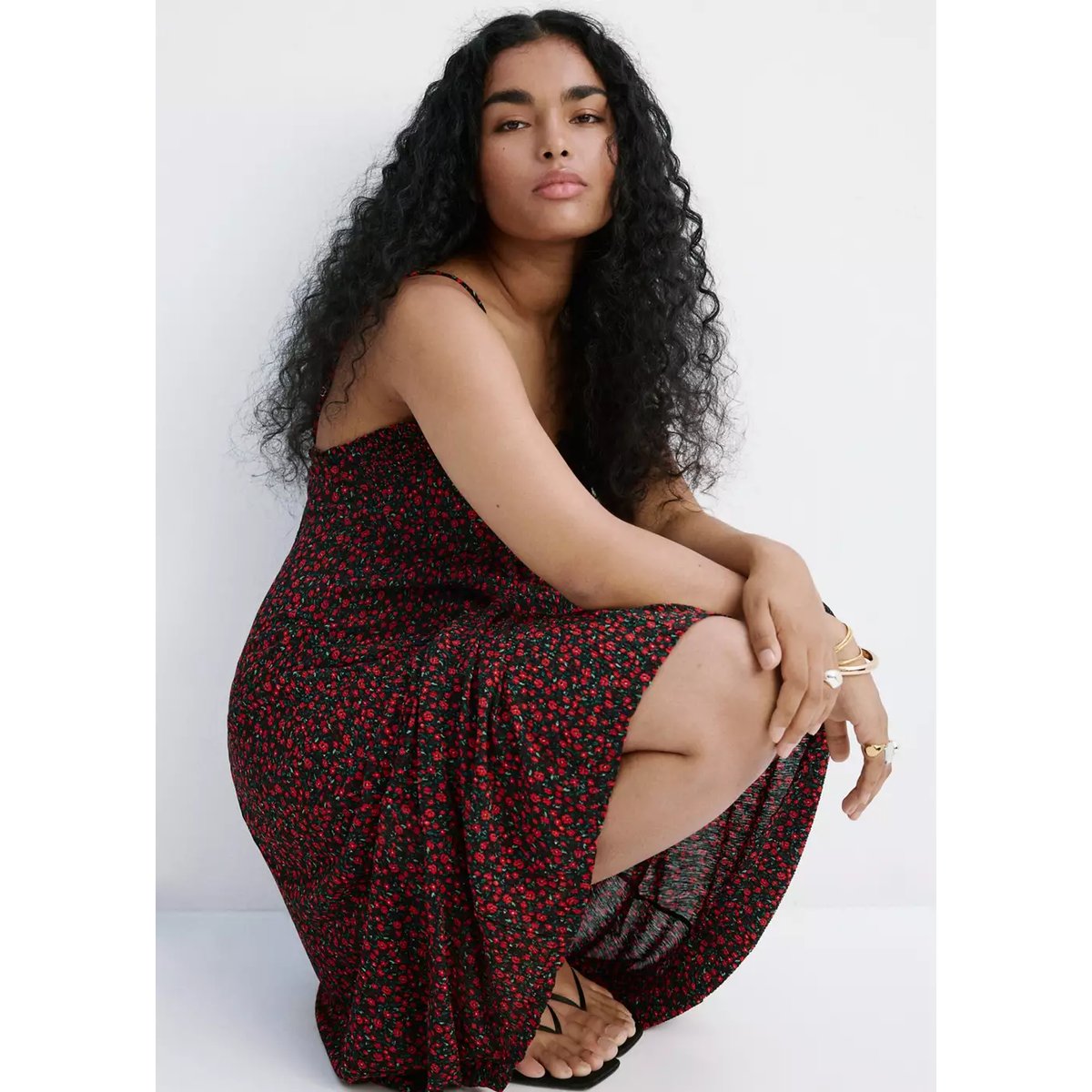 Robe midi à fleurs à décolleté froncé noir, MANGO