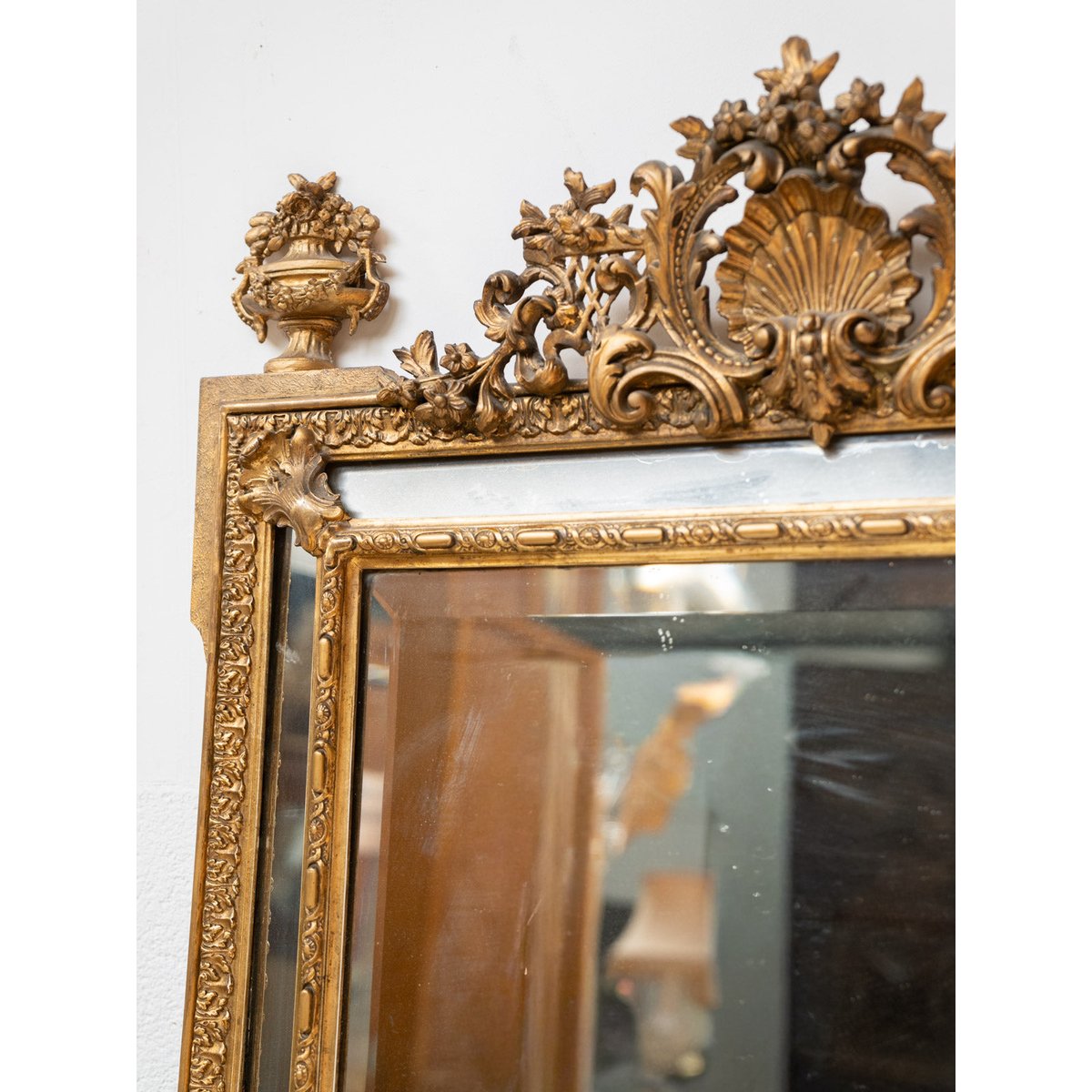 Grand miroir ancien style Louis XVI à parcloses et fronton sculpté Georges N°1384 - Bon état doré, DEBONGOUT