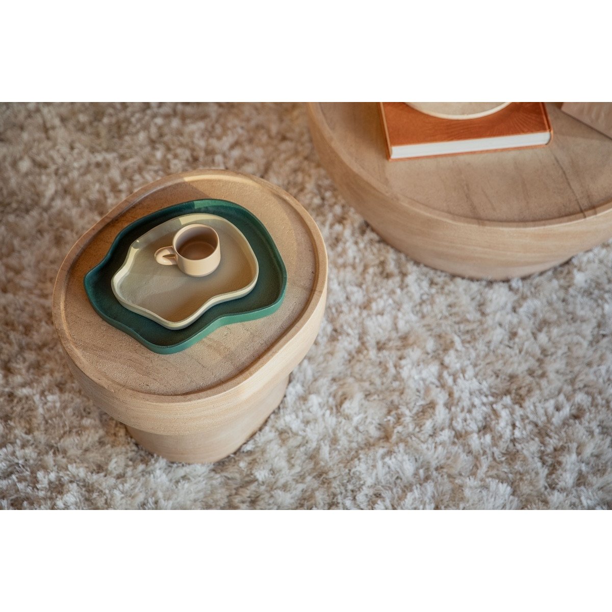 Table basse ronde en béton finition travertin - NOBLE beige, ZUIVER