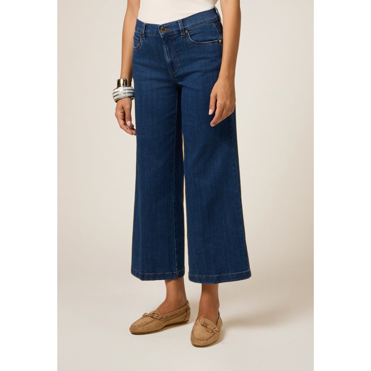 Jean court bleu, OLTRE