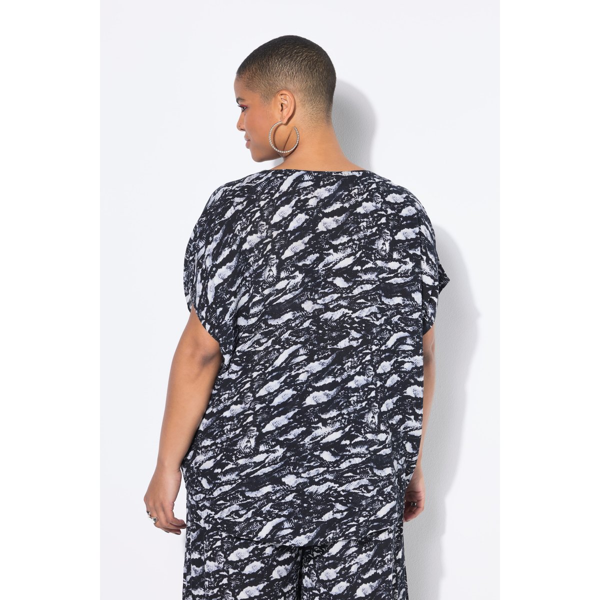Blouse oversize. Imprimé all-over noir, STUDIO UNTOLD
