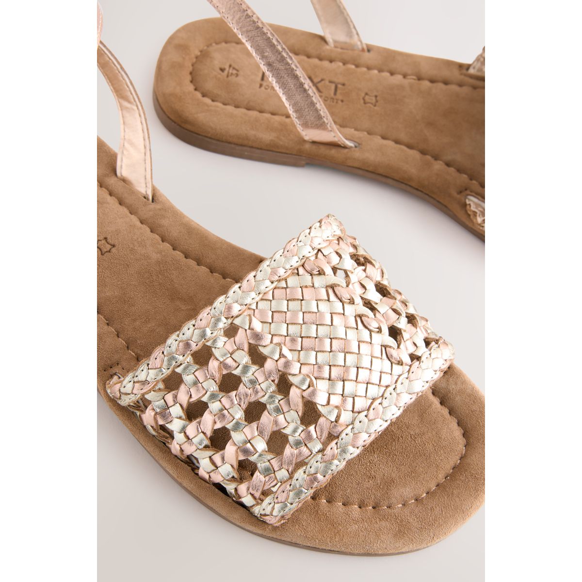 Sandales tissées plates cuir rose or, NEXT