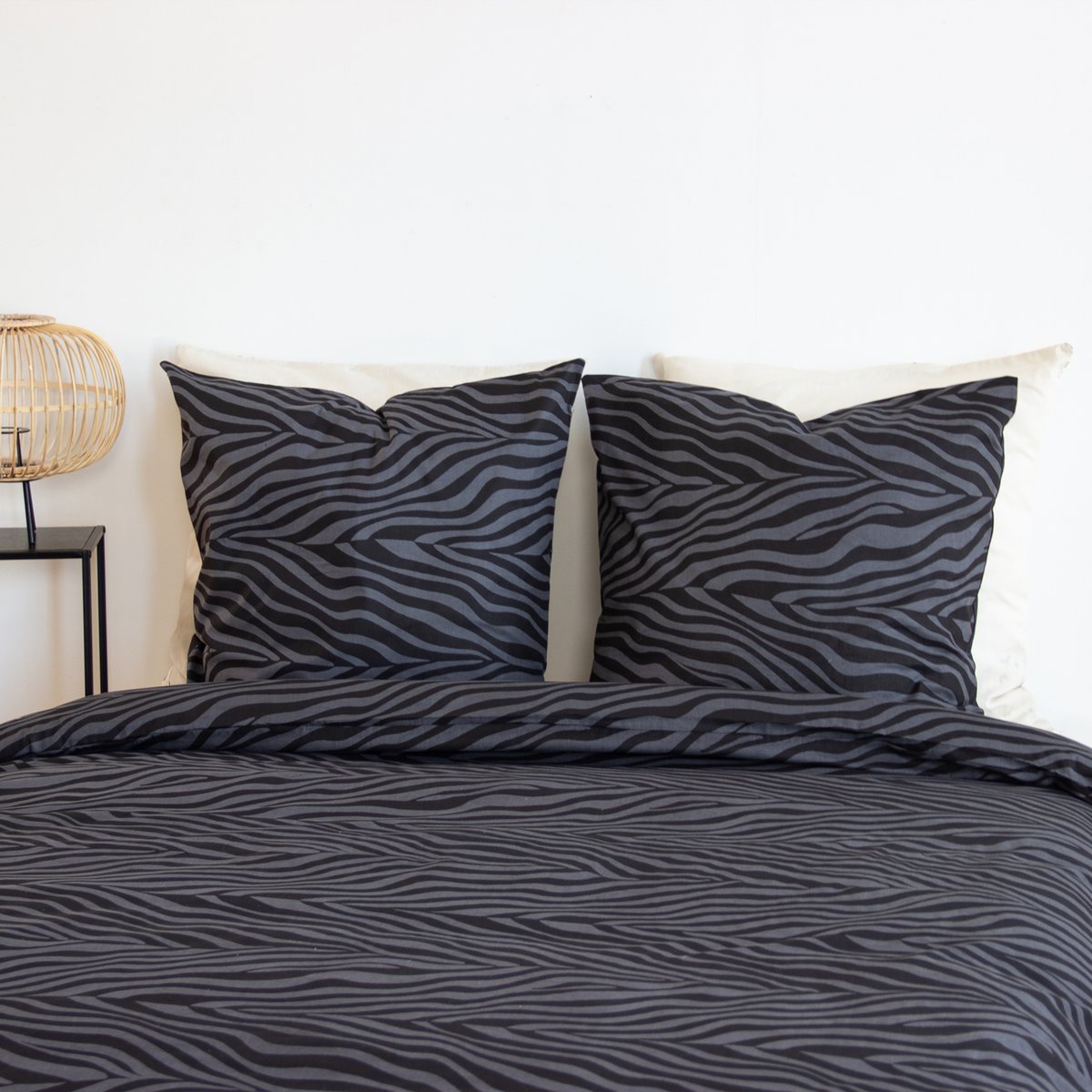 Parure de lit 3 pièces zèbre coton housse + taies noir, COTE DECO