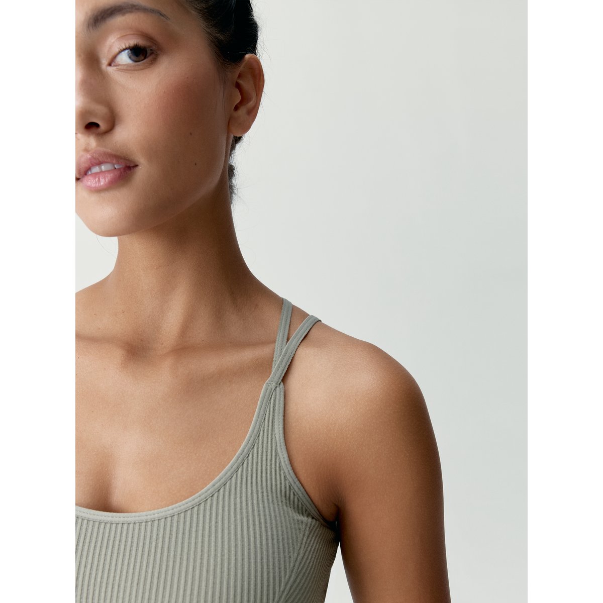 Brassière de Sport Seamless Fixation Moyenne DEVIKA vert marais, BORN