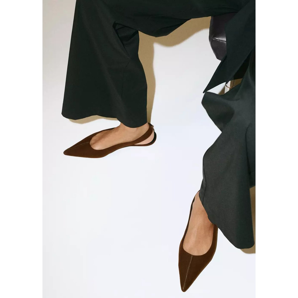 Chaussures plates bout pointu chocolat, MANGO