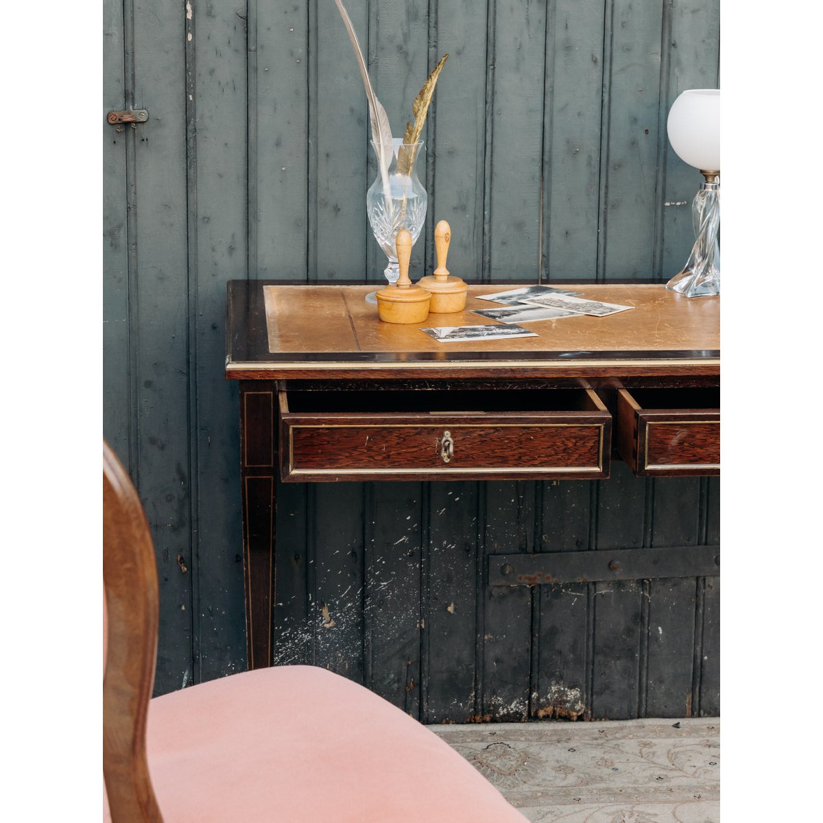 Bureau en bois et cuir Edouard N°497 - Bon état bois foncé, DEBONGOUT