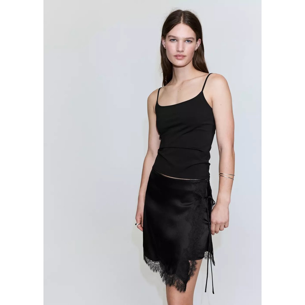 Jupe lingerie en dentelle noir, MANGO