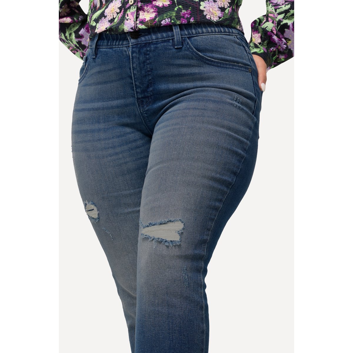 Jean Sammy, jambe ajustée. Détails destroy. bleu jean, ULLA POPKEN