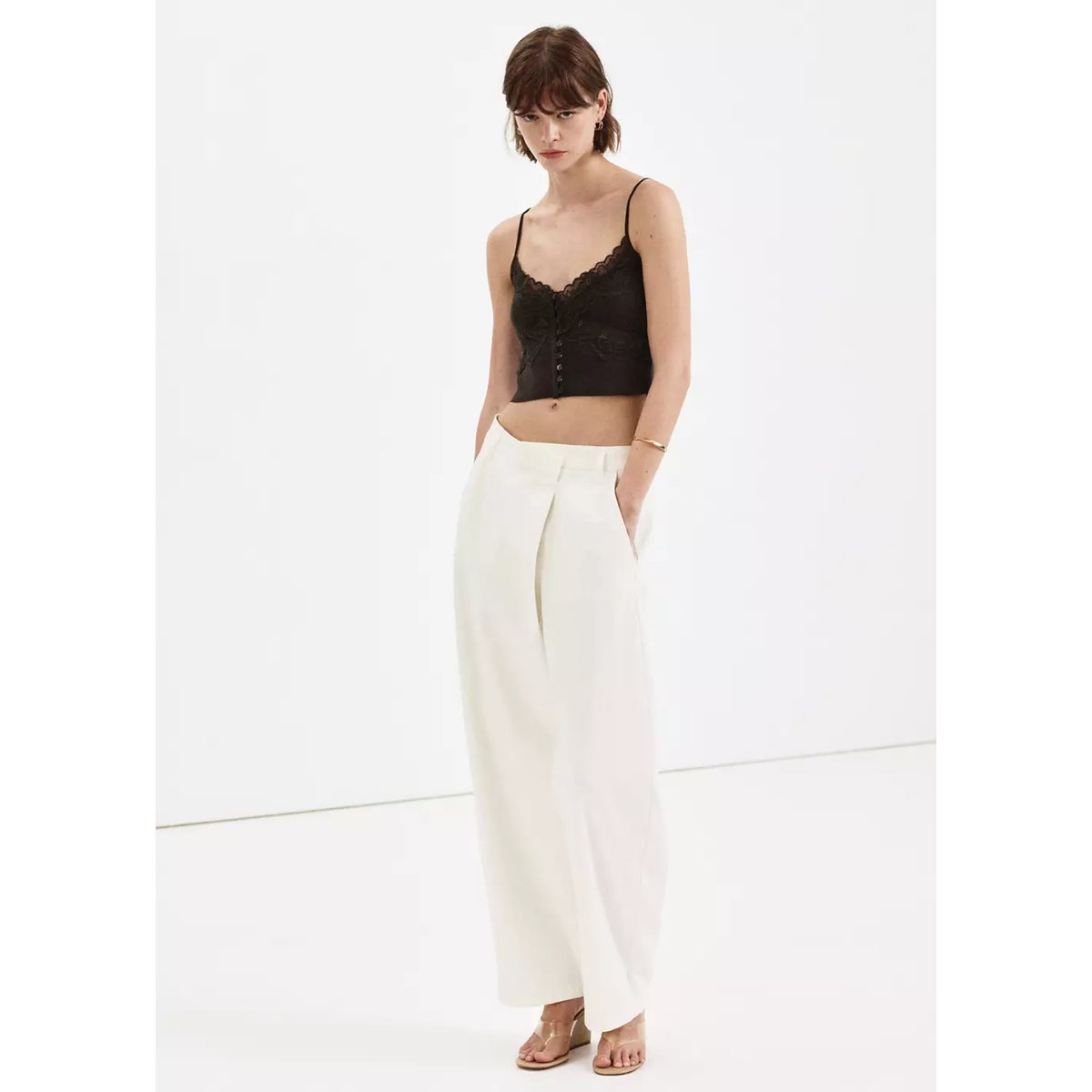 Top crop en maille fine dentelle chocolat, MANGO