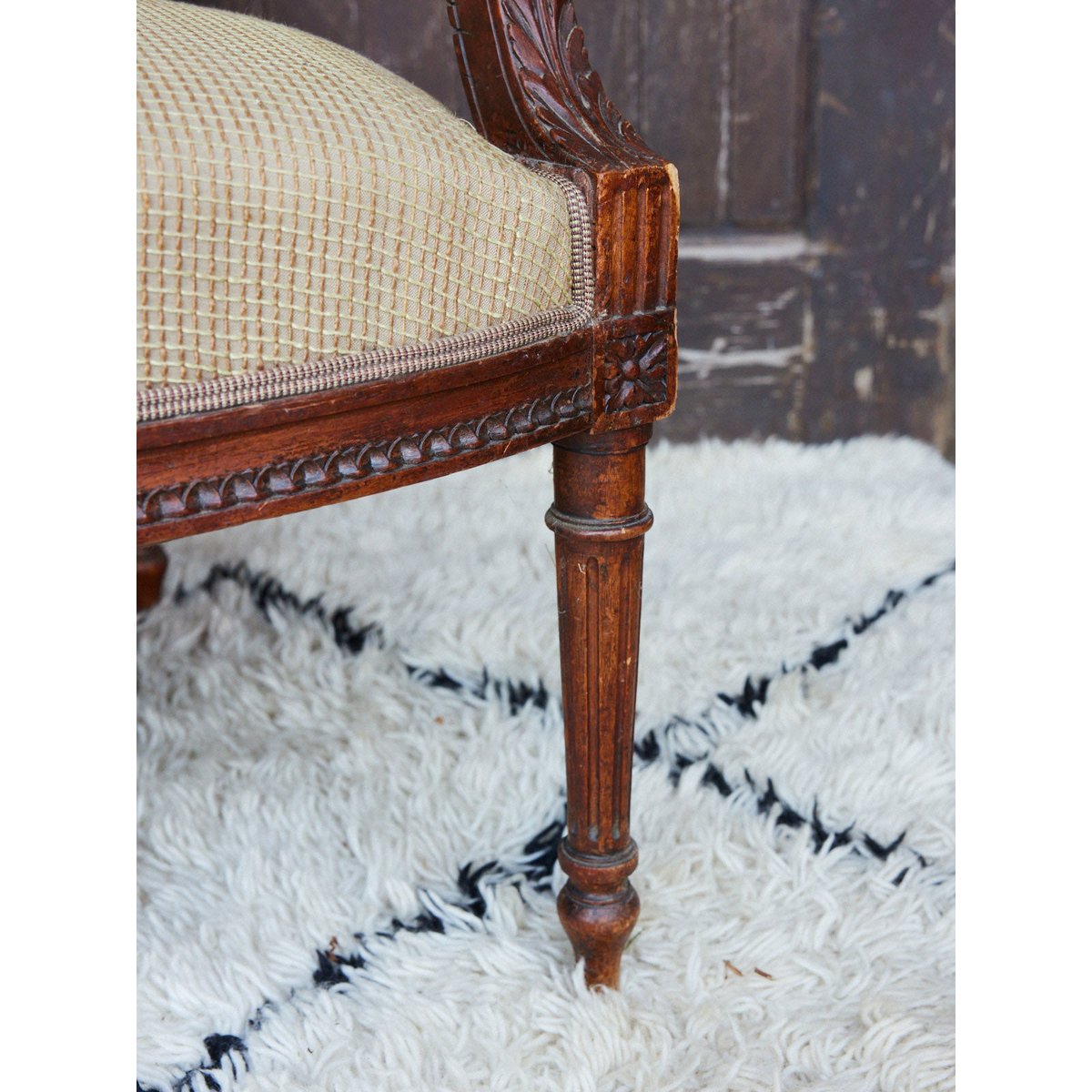 Banquette ancienne en bois et tissu Martine N°171 - Bon état bois foncé, DEBONGOUT