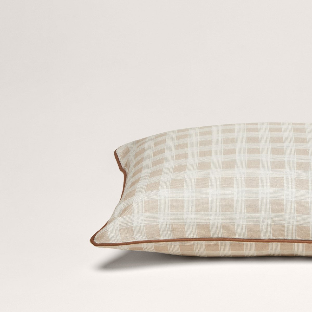 Housse De Coussin en Voile de lin imprimé et finition passepoil VICKY nude, MADURA