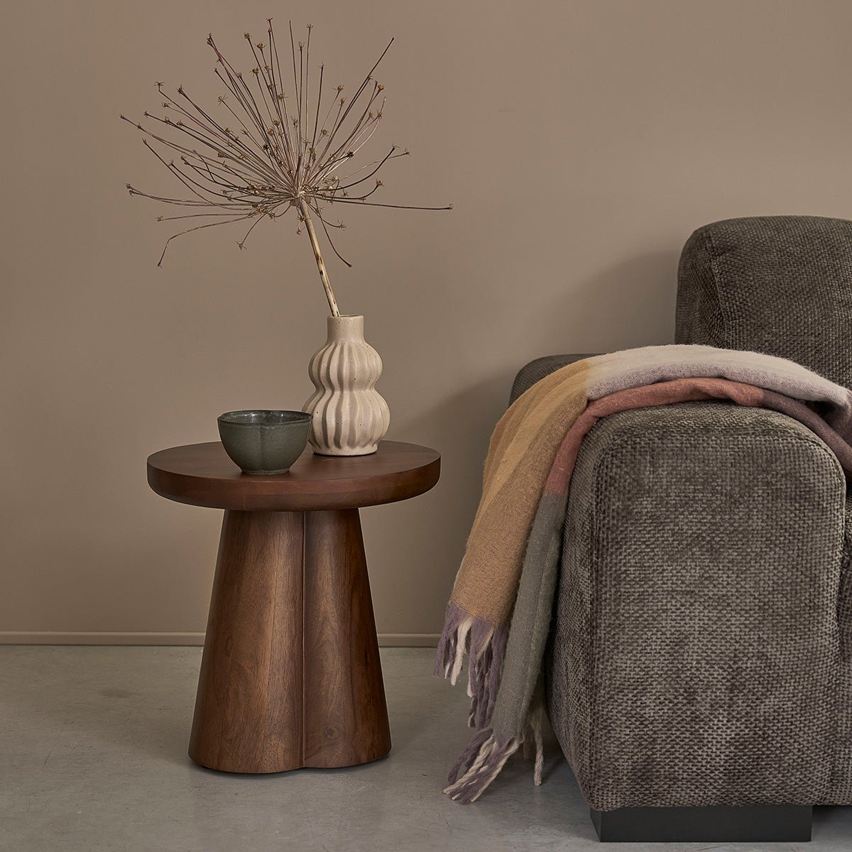 Table d'appoint en bois de manguier ronde PAULA marron, BERAH GETAH