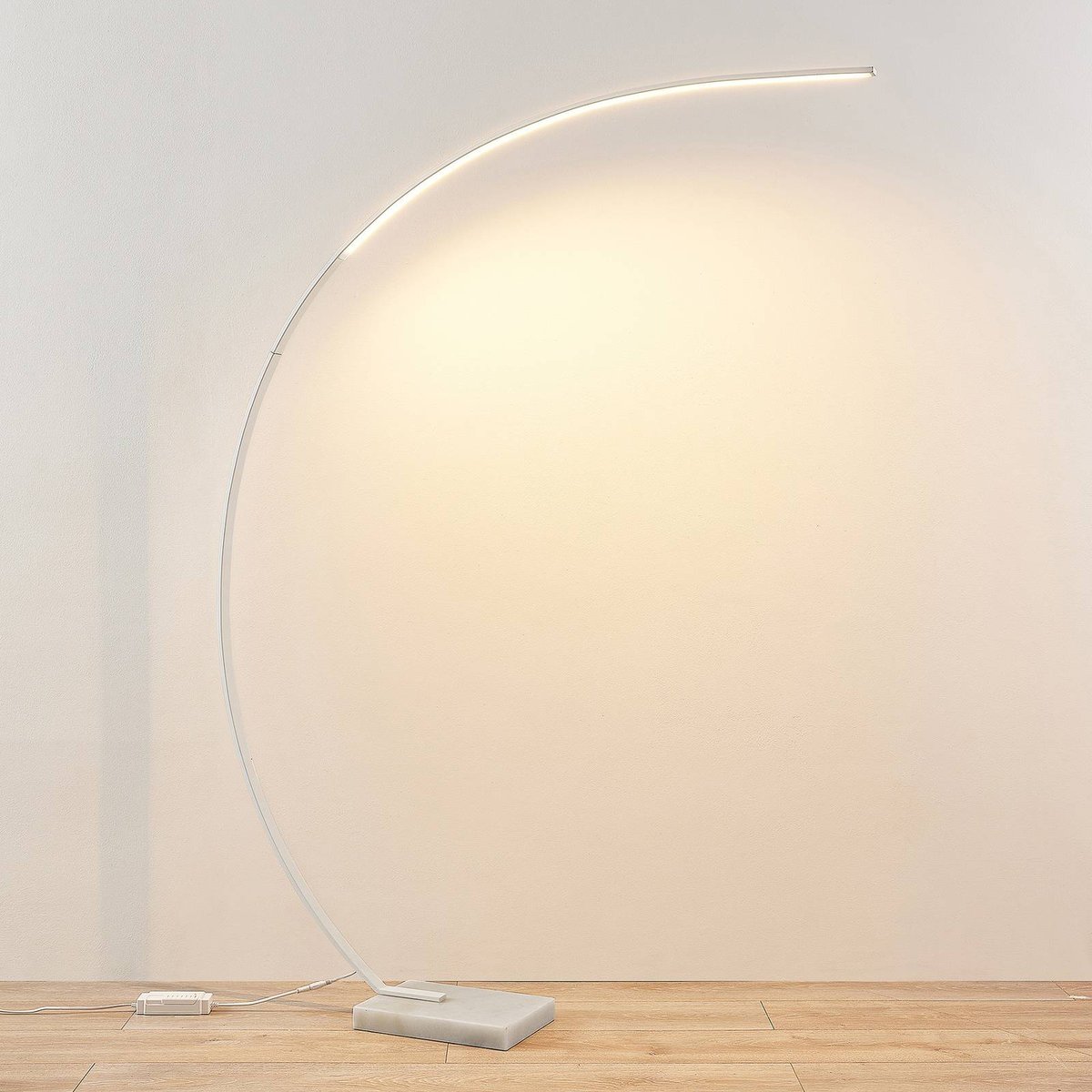 Lampadaire en métal moderneLED, Kendra blanc, LINDBY