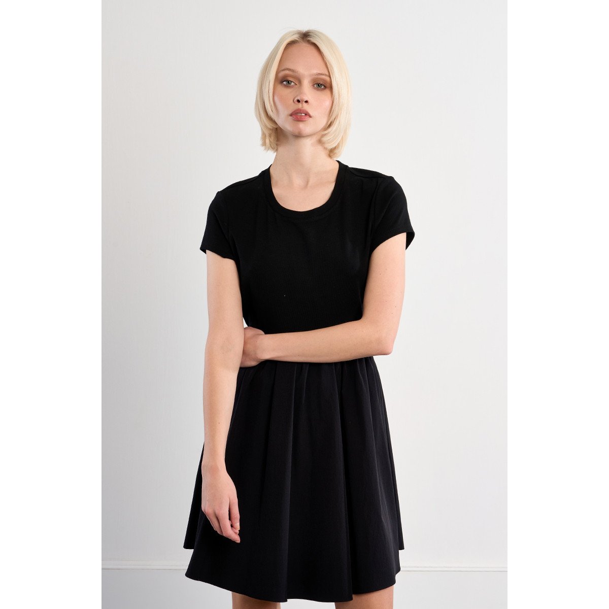 Robe mini en nylon, à cordon noir, LILI SIDONIO