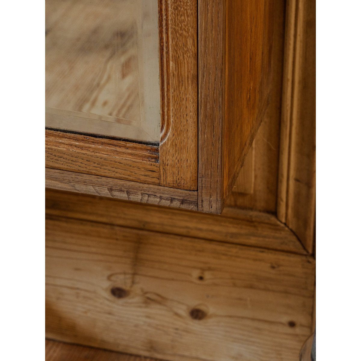 Petite vitrine en bois et verre biseauté Victoria N°1254 - Bon état bois foncé, DEBONGOUT