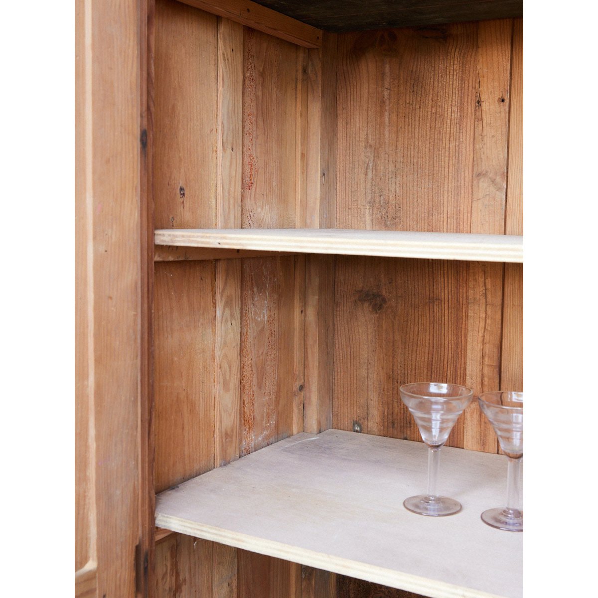 Armoire parisienne sablée en bois clair Blandine N°539 - Bon état bois clair, DEBONGOUT