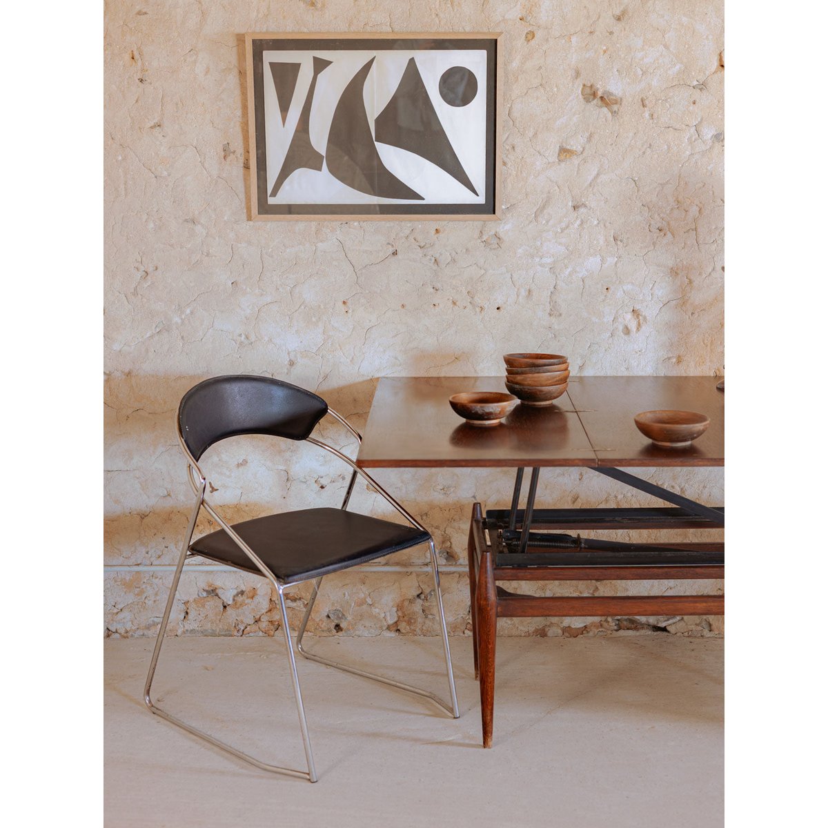 Paire de chaises en cuir noir Alma N°1432 - Bon état noir, DEBONGOUT
