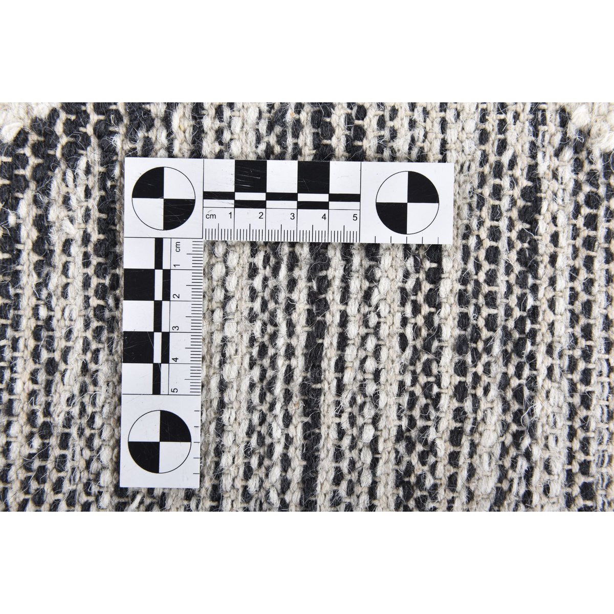 Tapis salon Mora style bohème, tissé main noir et blanc, THEKO