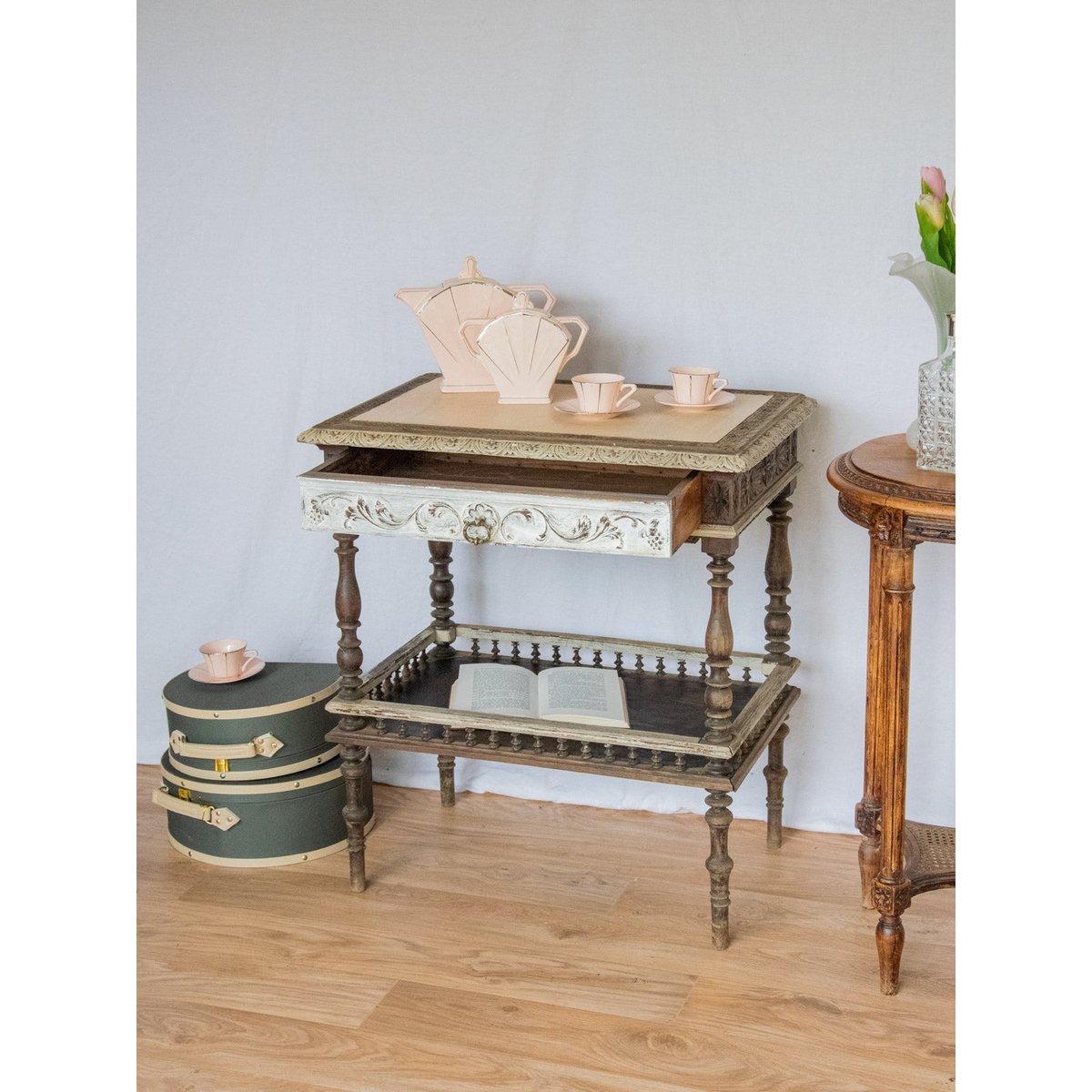 Table d'appoint en bois Francine N°612 - Bon état bois foncé, DEBONGOUT