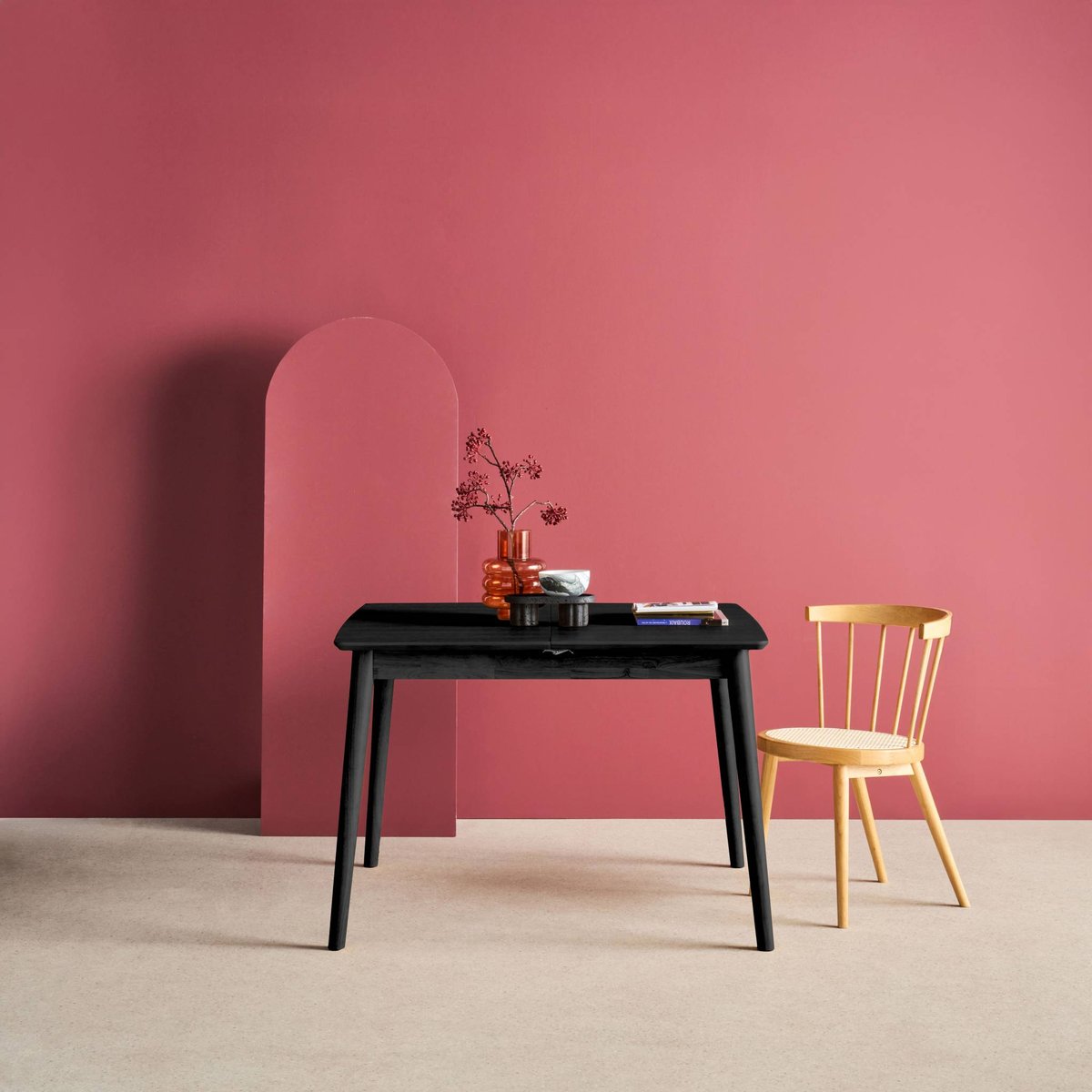 Table à manger rectangulaire extensible bois d'hévéa et placage chêne 4-6 places LINA noir, SWEEEK