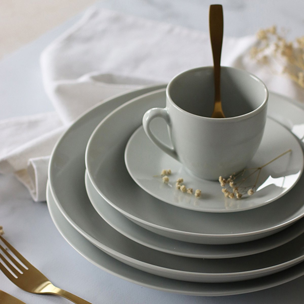 Service de table 48 pièces en porcelaine, METROPOLITAN blanc, NOVASTYL