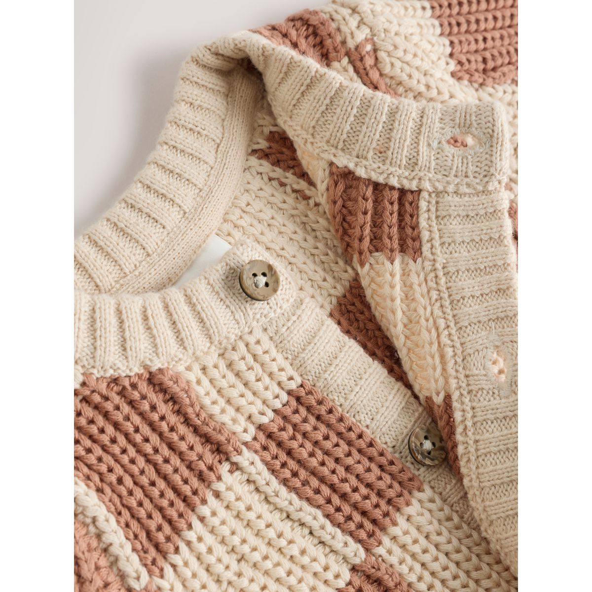 Cardigan bébé en maille à inscription brodée damier beige/écru, NEXT