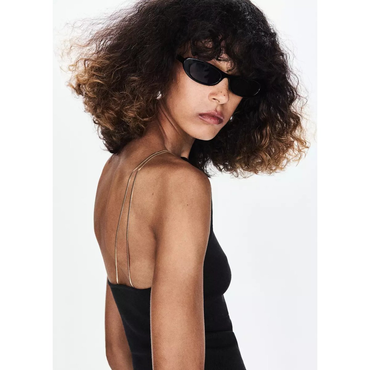Top en maille à bretelles métalliques noir, MANGO