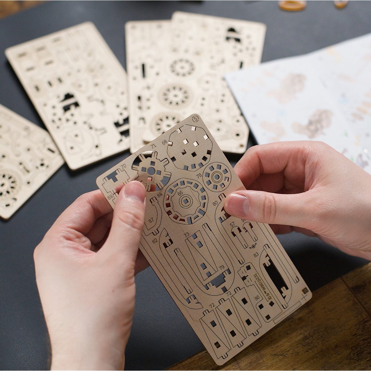 Puzzle 3D Moto volante de Hagrid beige, UGEARS