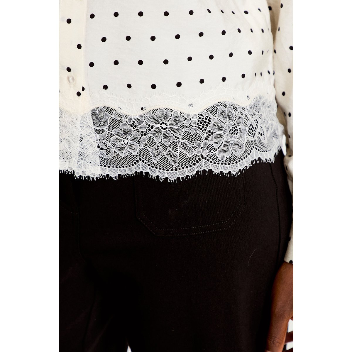 Chemise droite en dentelle col classique noir, CACHE CACHE