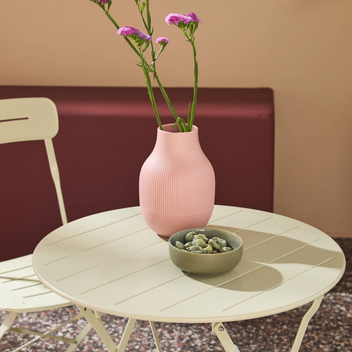Table de jardin bistrot pliante ronde acier + 2 assises BALCONEA rose, SWEEEK