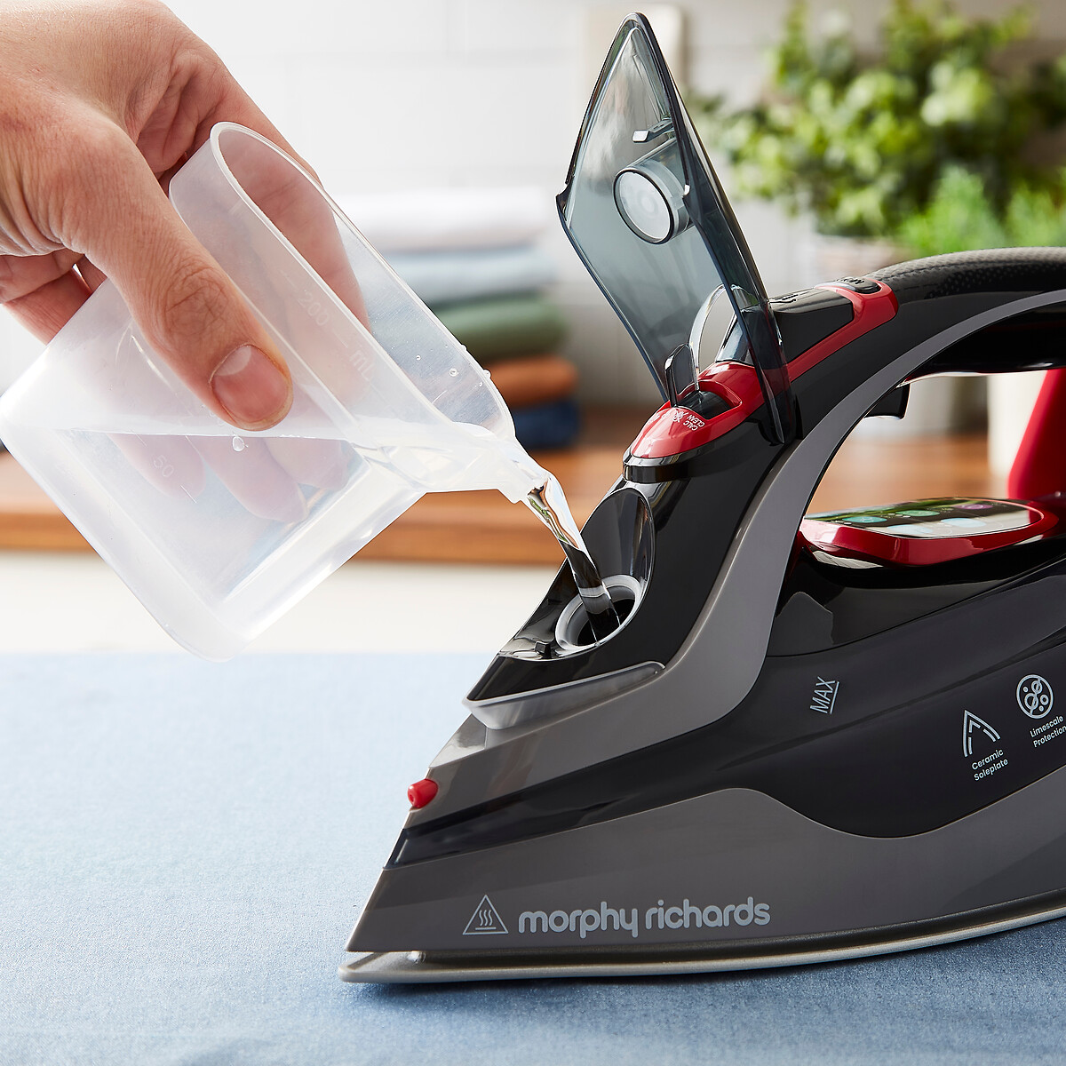 2800W Steam Iron - 302012 red, MORPHY RICHARDS