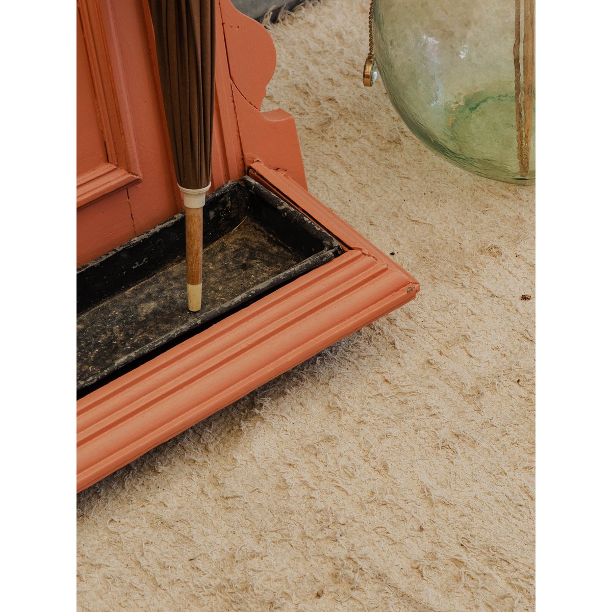Porte-manteau vestiaire en bois saumon Max N°490 - Bon état rose, DEBONGOUT