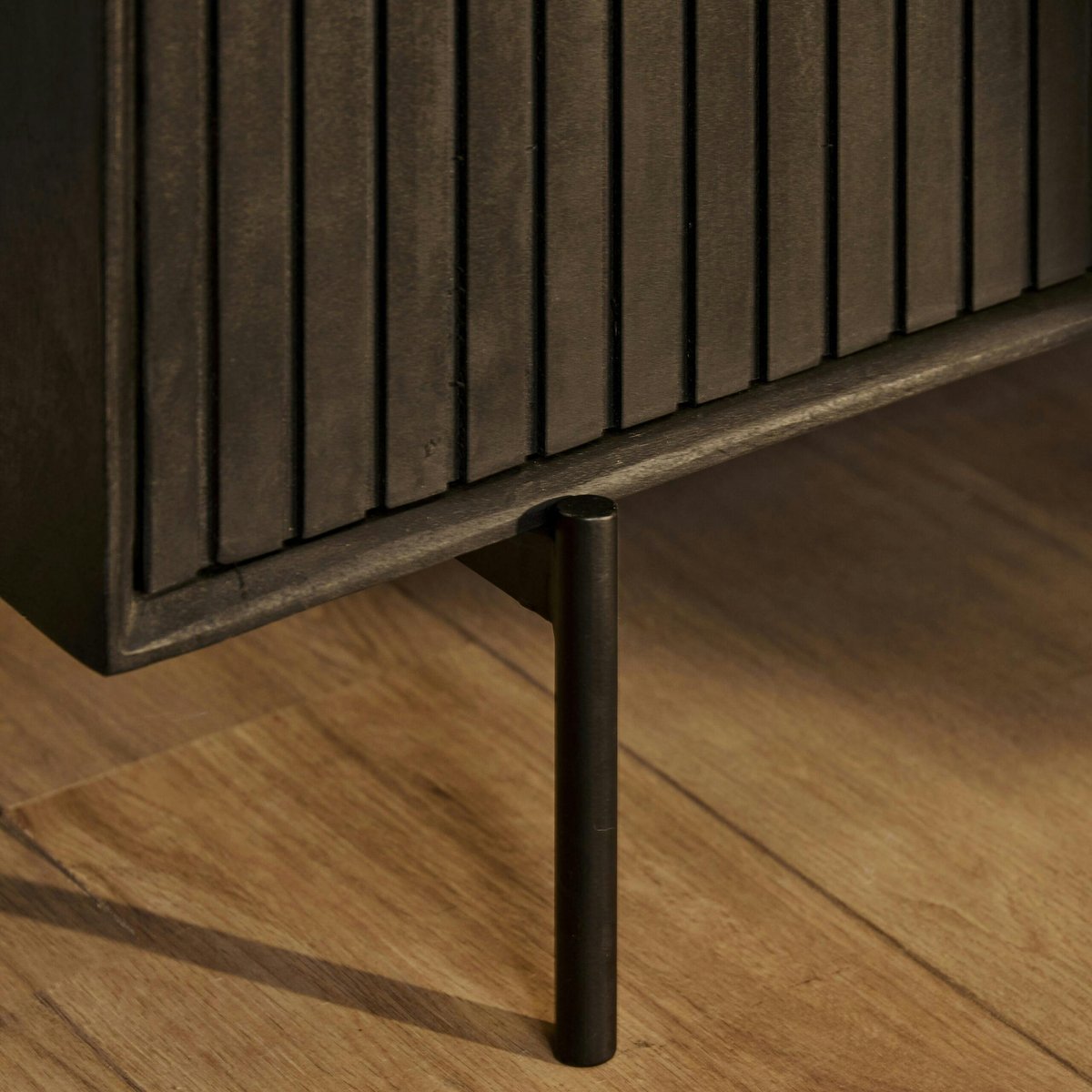 Buffet 3 portes rainurées en bois CORTINA noir, PIER IMPORT