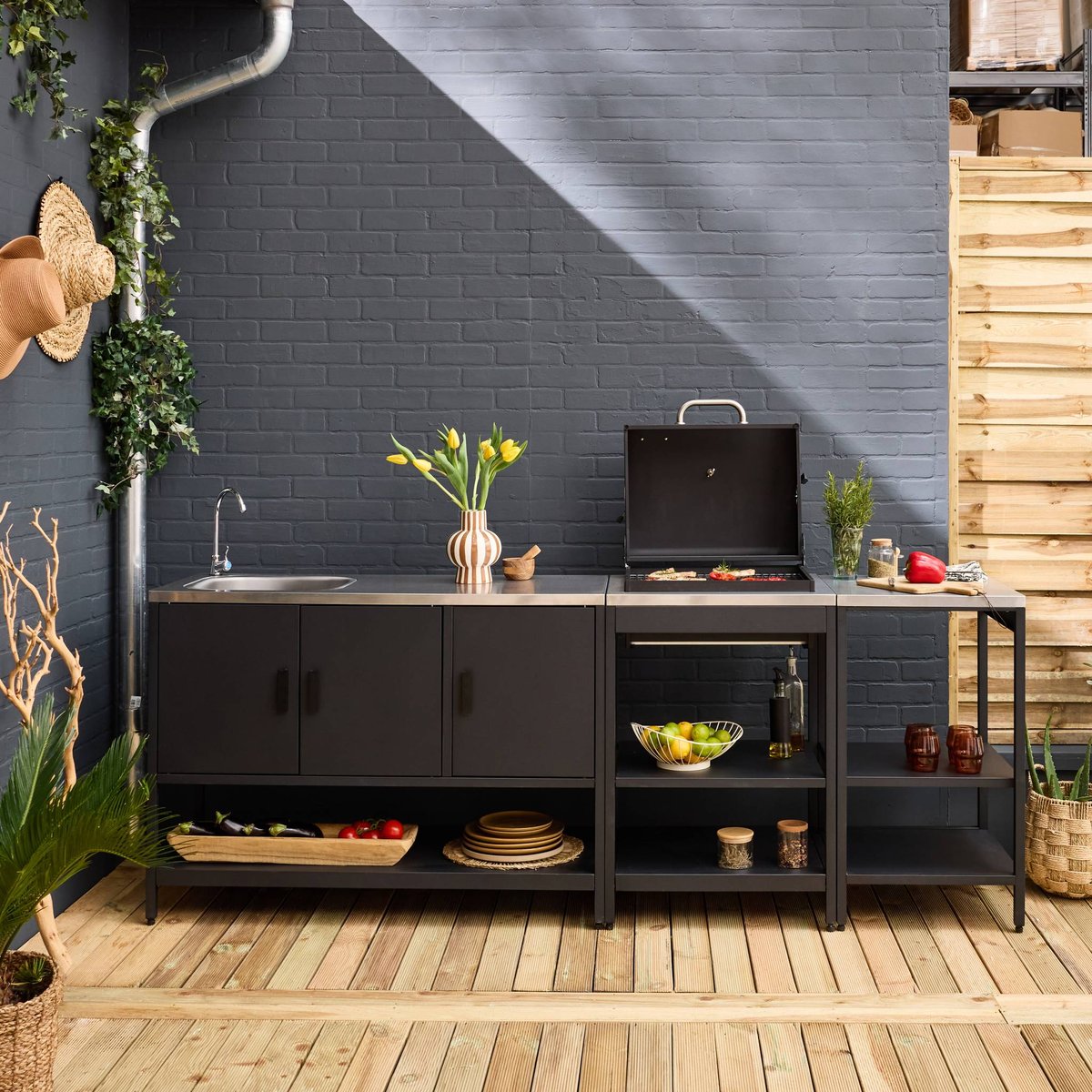 Cuisine d'extérieure 3 modules avec barbecue charbon de bois sur pieds, 2 étagères et thermomètre NAXOS BARBECUE CHARBON + 2 MODULES noir, SWEEEK