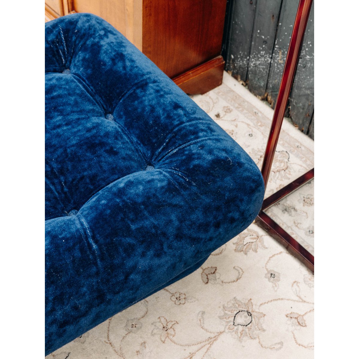 Pouf en velours bleu Jean-Philippe N°93 - Bon état bleu, DEBONGOUT