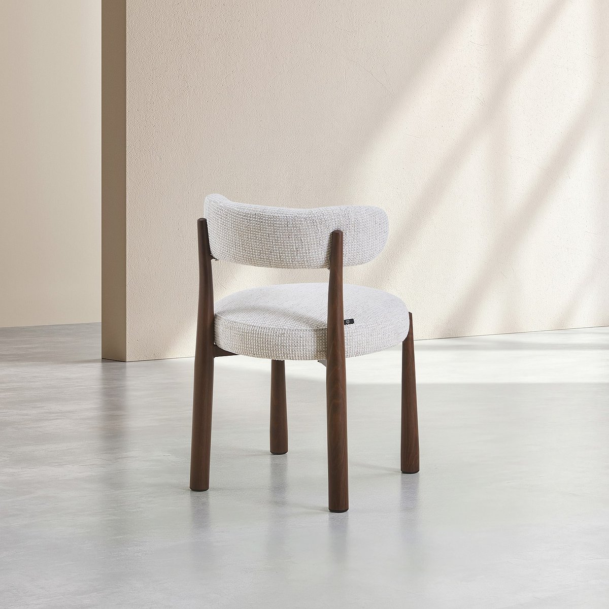 Lot de 2 chaises en tissu et métal finition noyer BRYNE blanc cassé, HABITAT