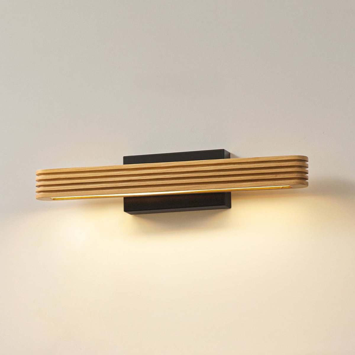 Applique en bois moderneLED, Lieske bois clair, noir, LUCANDE